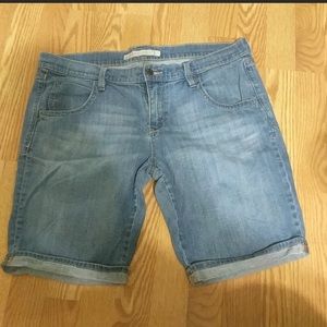 Old navy Bermuda jean shorts size 14